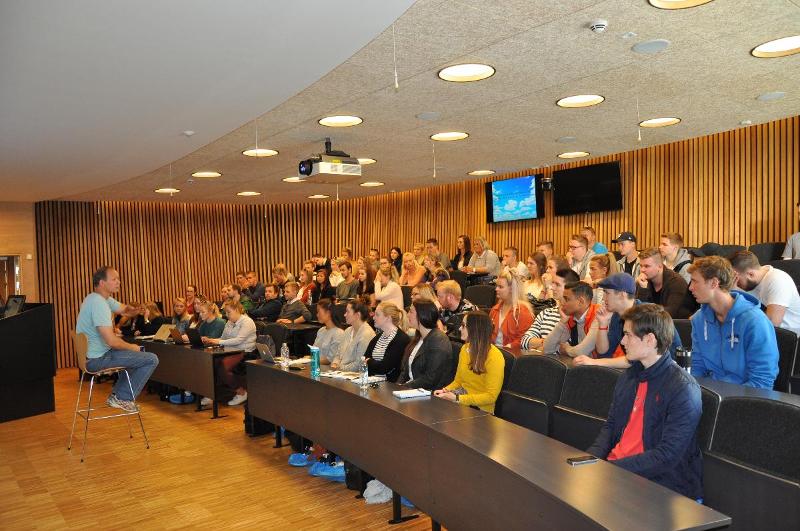 Første forelesning i Perspektivet.jpg FOrelesning på UiT